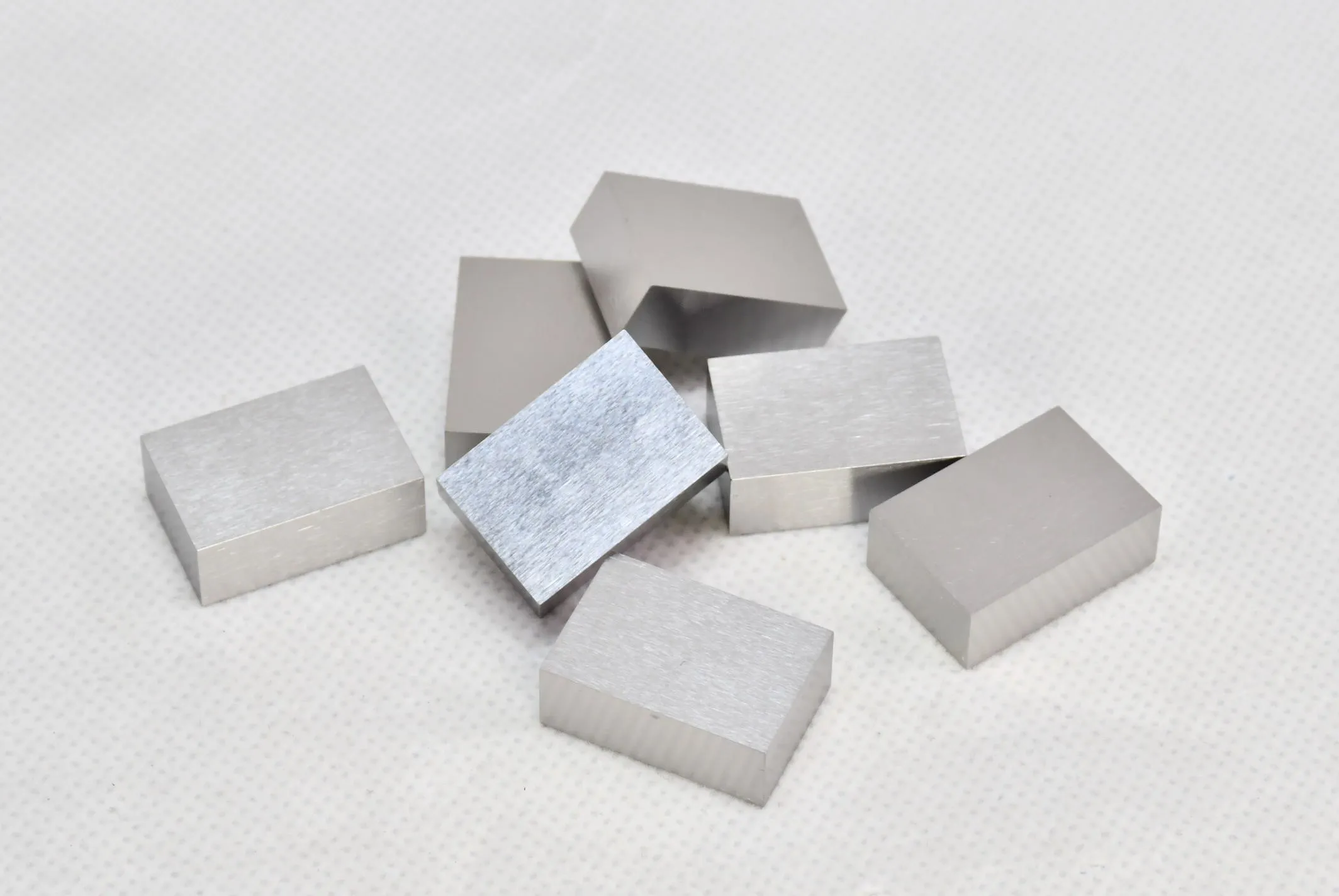 Tungsten alloy main shaft balancing block