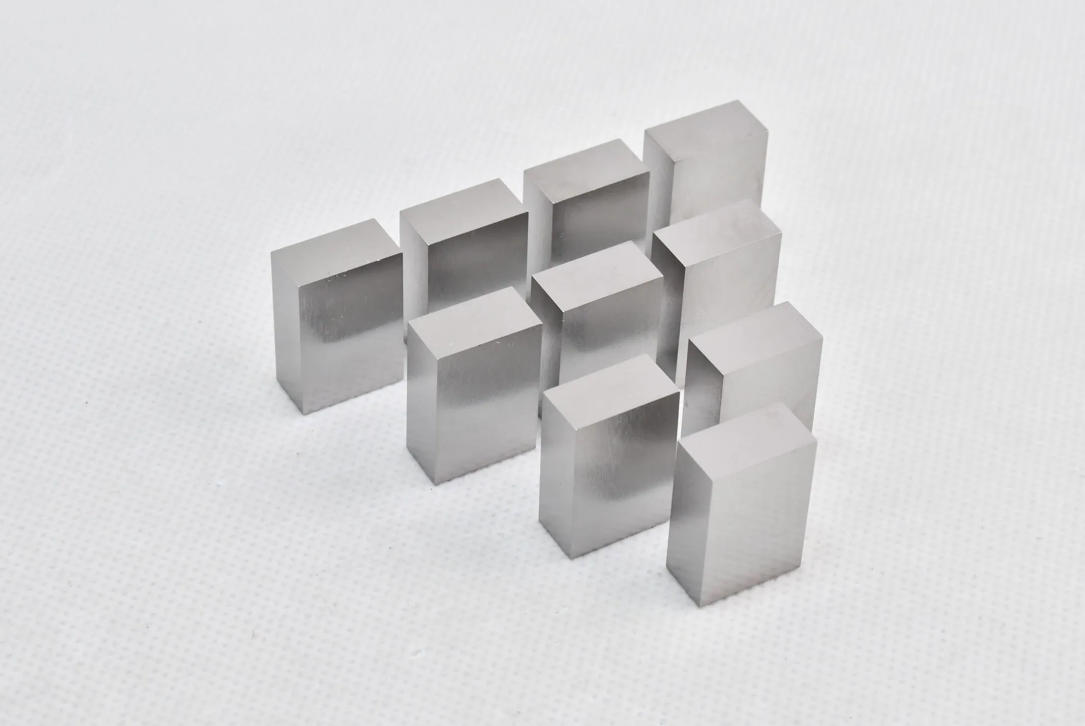 Tungsten alloy main shaft balancing block