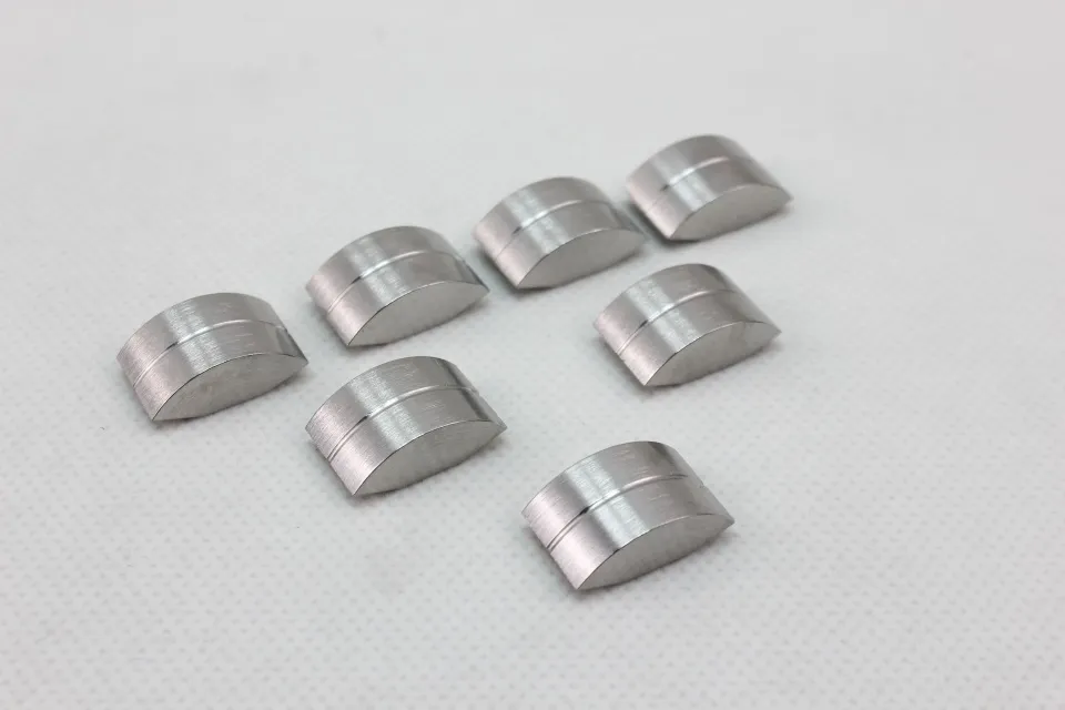 Tungsten alloy block for counterweight